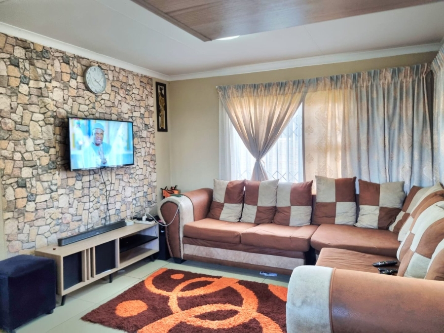 2 Bedroom Property for Sale in Buhle Park Gauteng