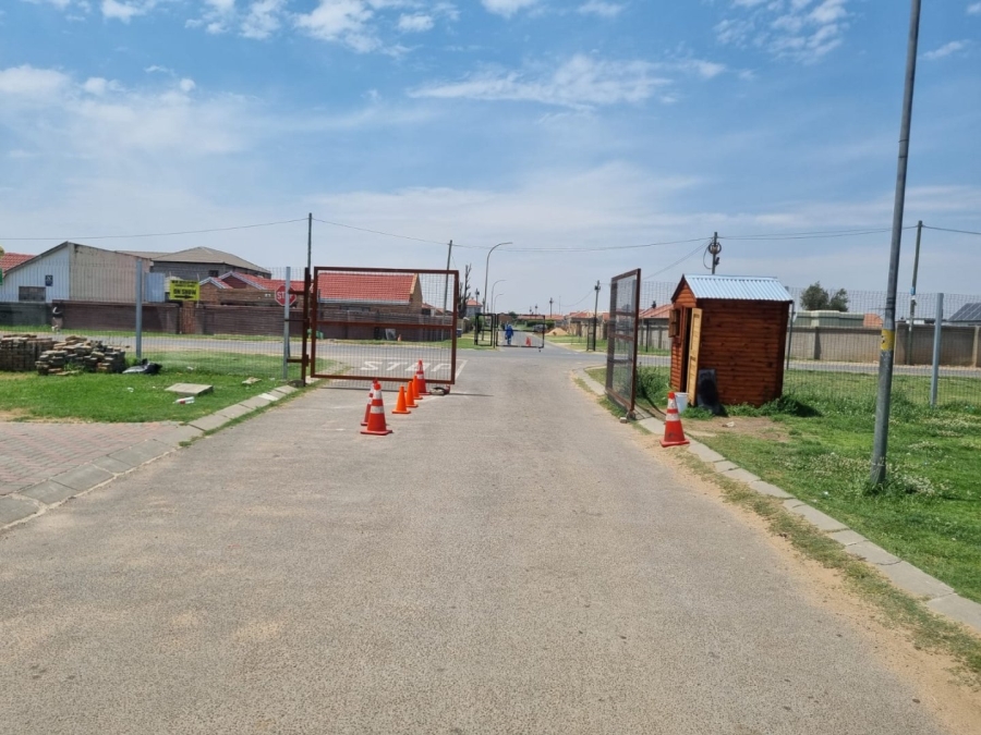 2 Bedroom Property for Sale in Buhle Park Gauteng