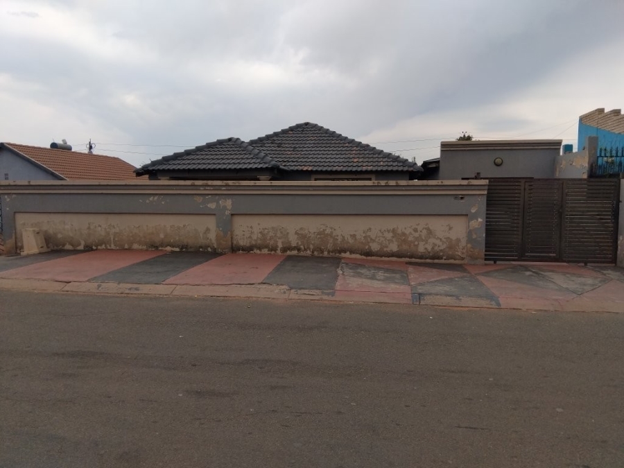 3 Bedroom Property for Sale in Lenasia Ext 13 Gauteng
