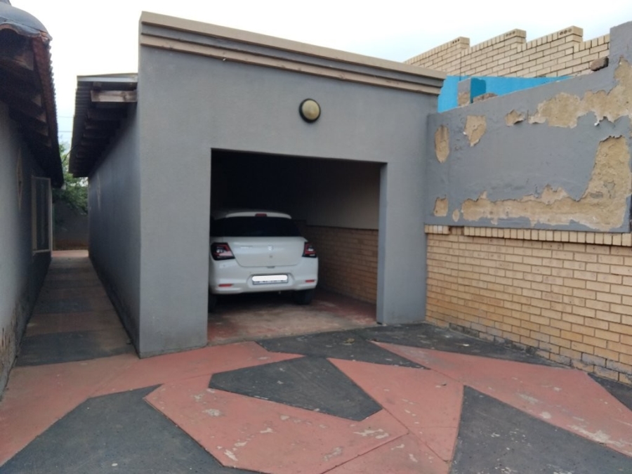 3 Bedroom Property for Sale in Lenasia Ext 13 Gauteng