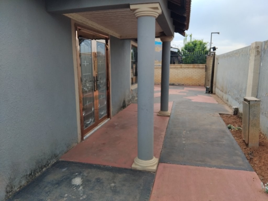 3 Bedroom Property for Sale in Lenasia Ext 13 Gauteng