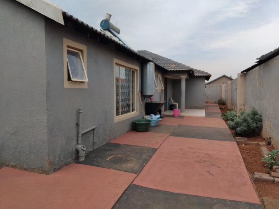 3 Bedroom Property for Sale in Lenasia Ext 13 Gauteng