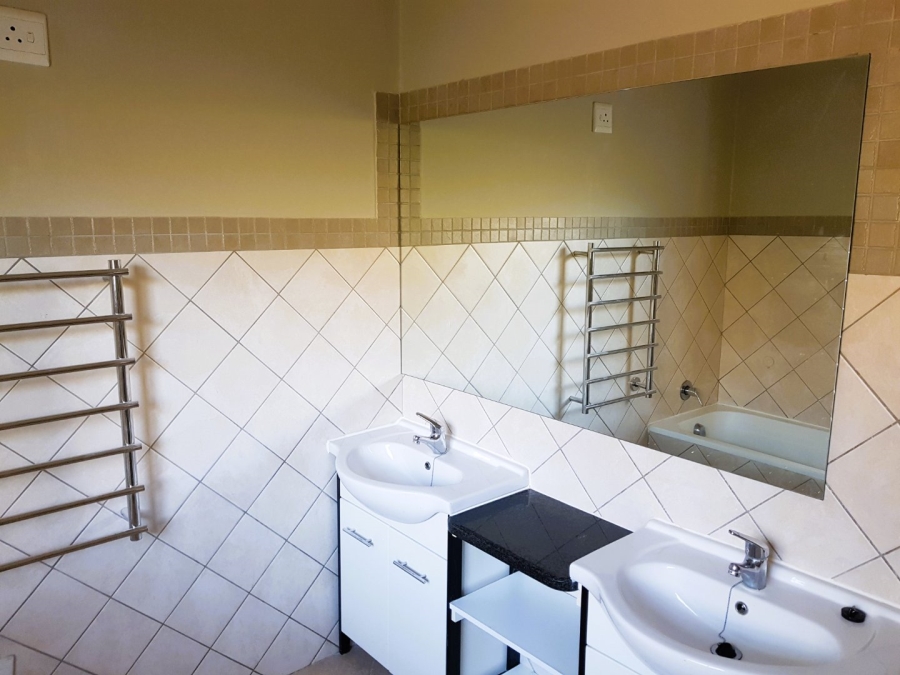 To Let 3 Bedroom Property for Rent in The Retreat Gauteng