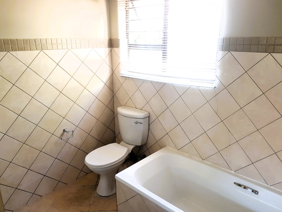 To Let 3 Bedroom Property for Rent in The Retreat Gauteng