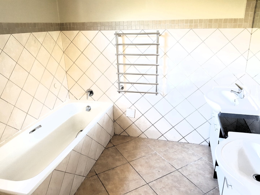 To Let 3 Bedroom Property for Rent in The Retreat Gauteng
