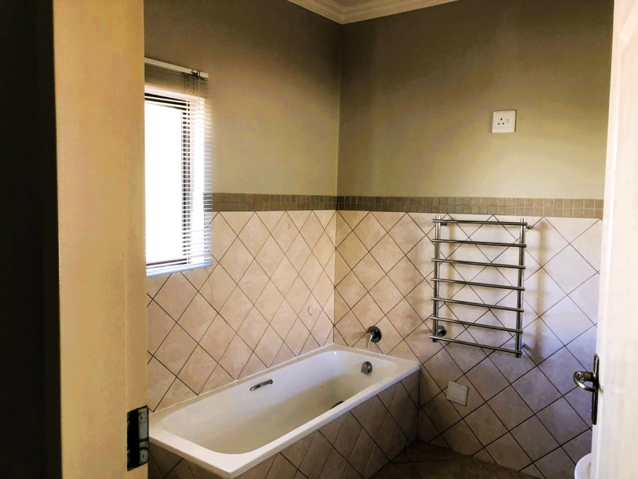 To Let 3 Bedroom Property for Rent in The Retreat Gauteng
