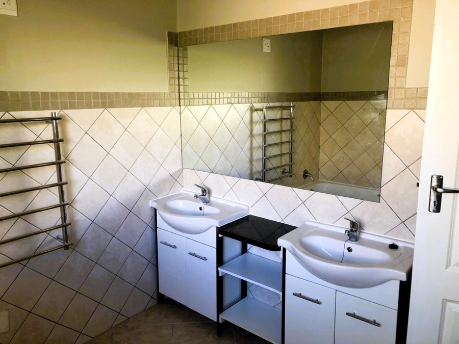 To Let 3 Bedroom Property for Rent in The Retreat Gauteng