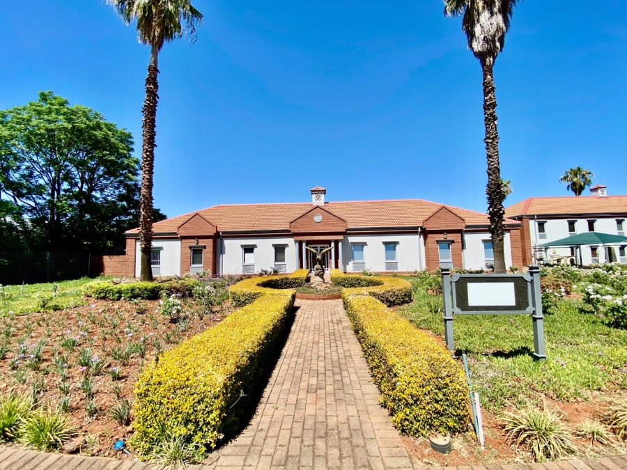 Commercial Property for Sale in Die Hoewes Gauteng