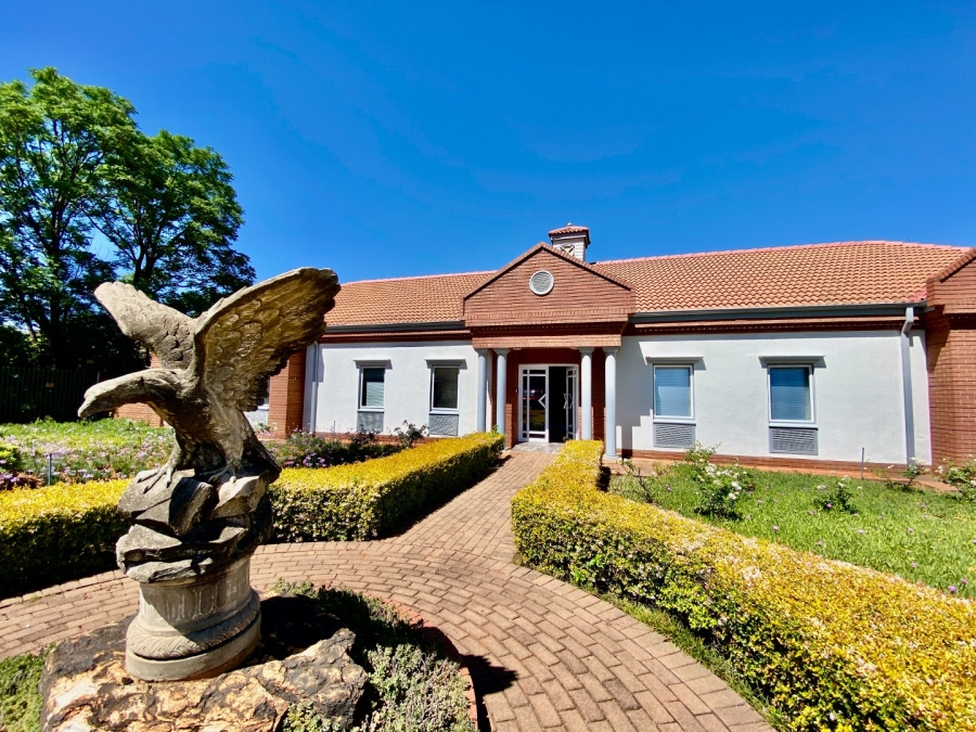 Commercial Property for Sale in Die Hoewes Gauteng
