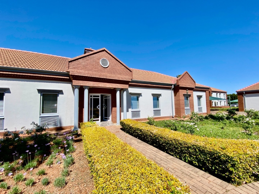 Commercial Property for Sale in Die Hoewes Gauteng