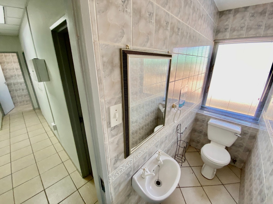Commercial Property for Sale in Die Hoewes Gauteng