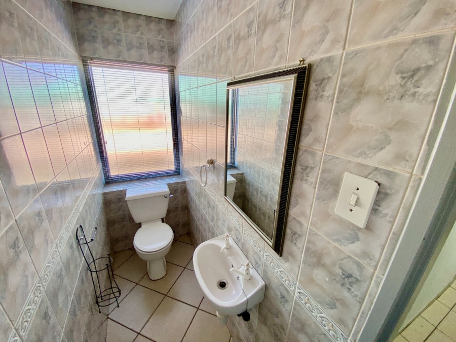Commercial Property for Sale in Die Hoewes Gauteng