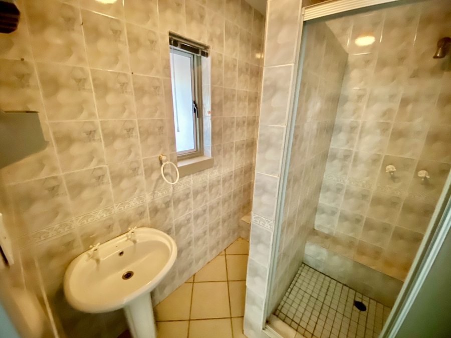 Commercial Property for Sale in Die Hoewes Gauteng
