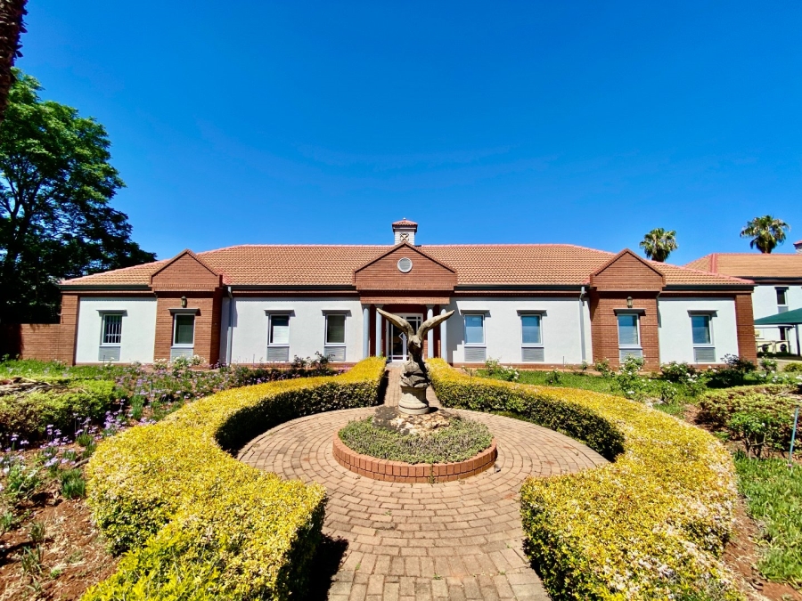Commercial Property for Sale in Die Hoewes Gauteng