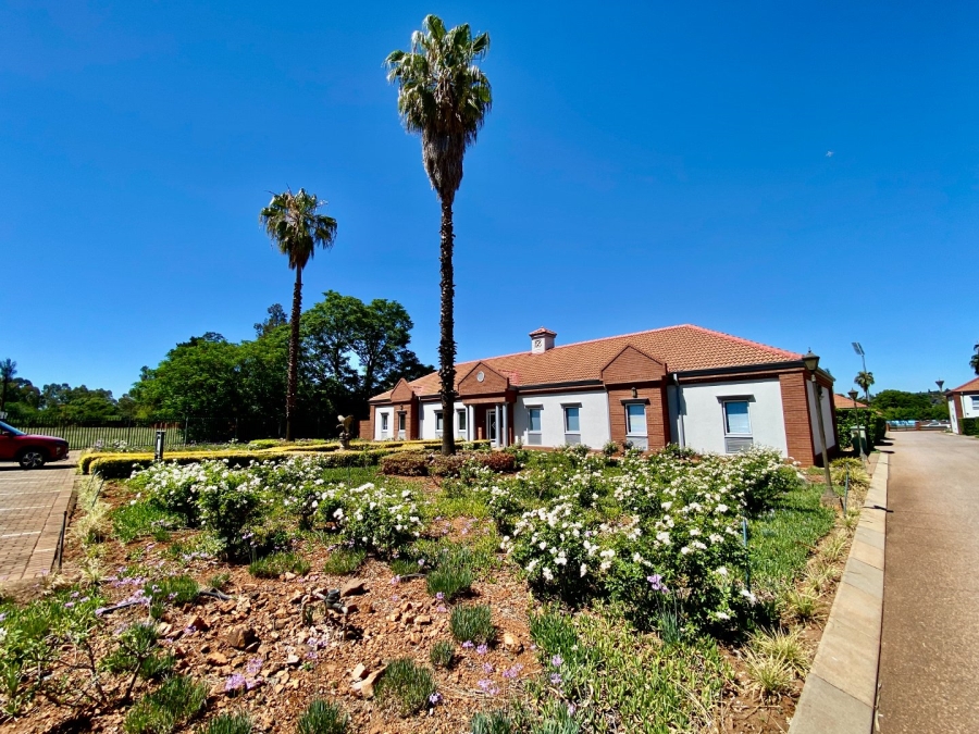 Commercial Property for Sale in Die Hoewes Gauteng