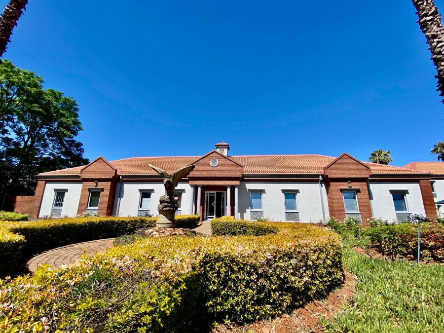 Commercial Property for Sale in Die Hoewes Gauteng