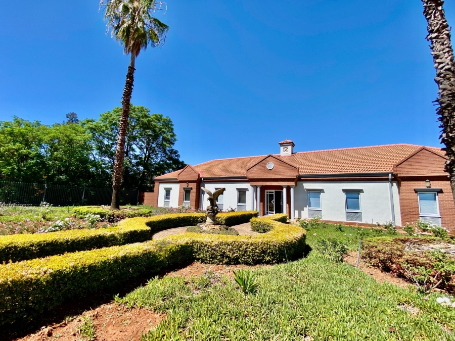 Commercial Property for Sale in Die Hoewes Gauteng
