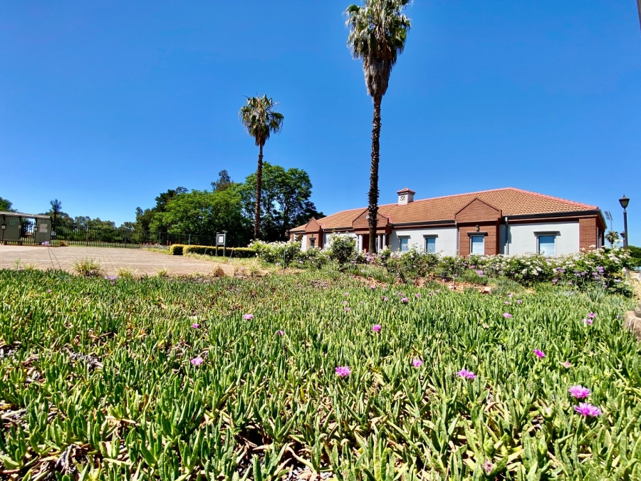 Commercial Property for Sale in Die Hoewes Gauteng