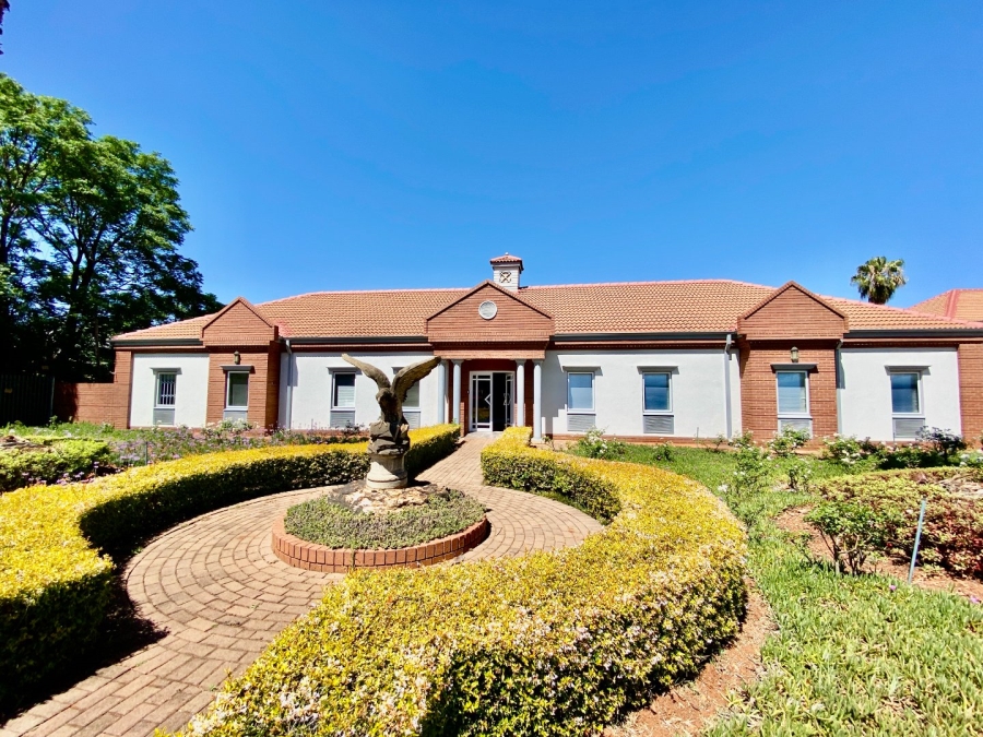 Commercial Property for Sale in Die Hoewes Gauteng