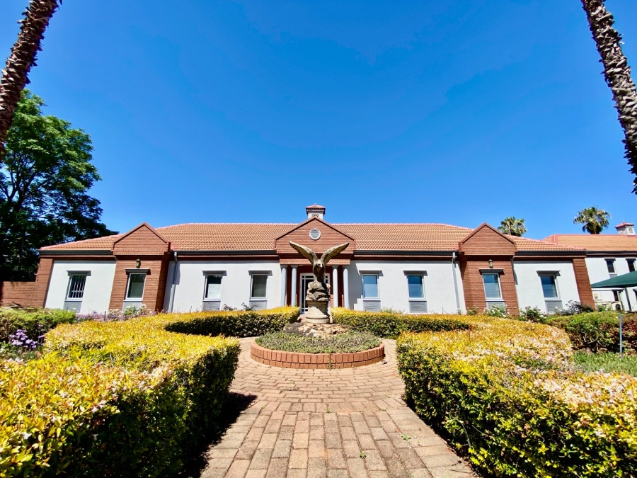 Commercial Property for Sale in Die Hoewes Gauteng