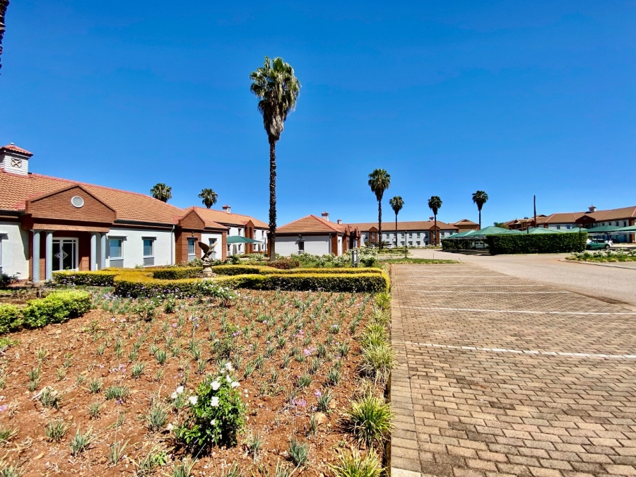 Commercial Property for Sale in Die Hoewes Gauteng