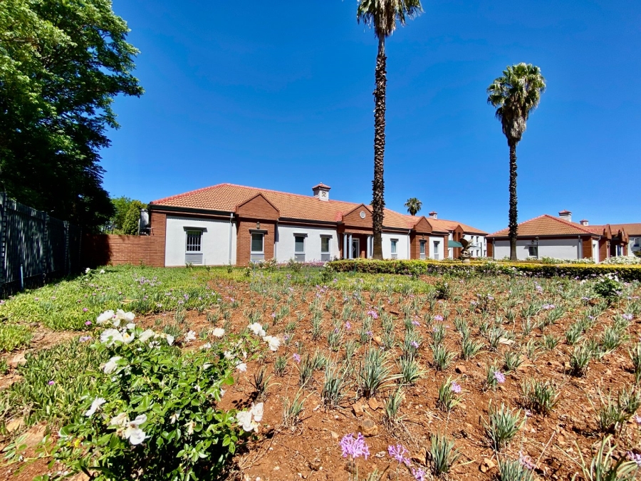Commercial Property for Sale in Die Hoewes Gauteng