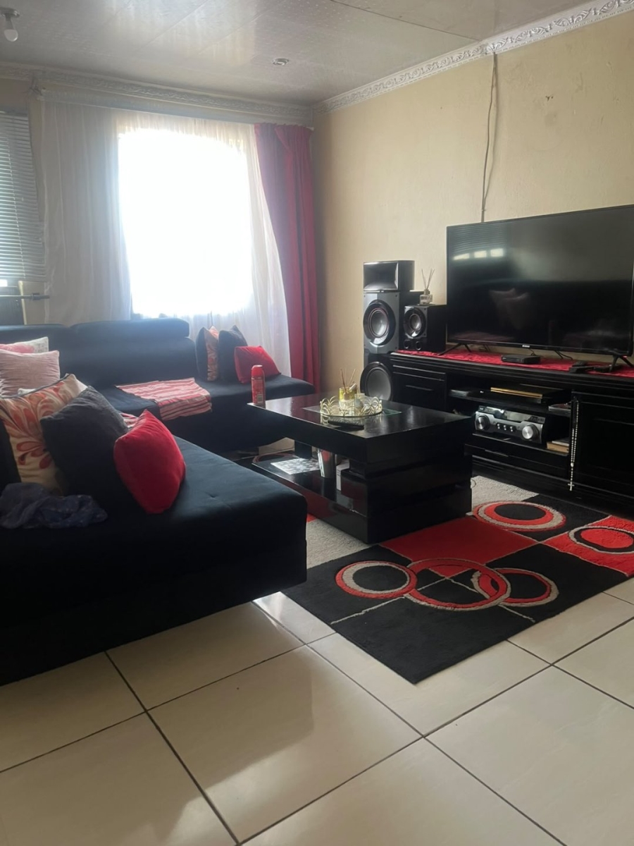 2 Bedroom Property for Sale in Greenfields Gauteng