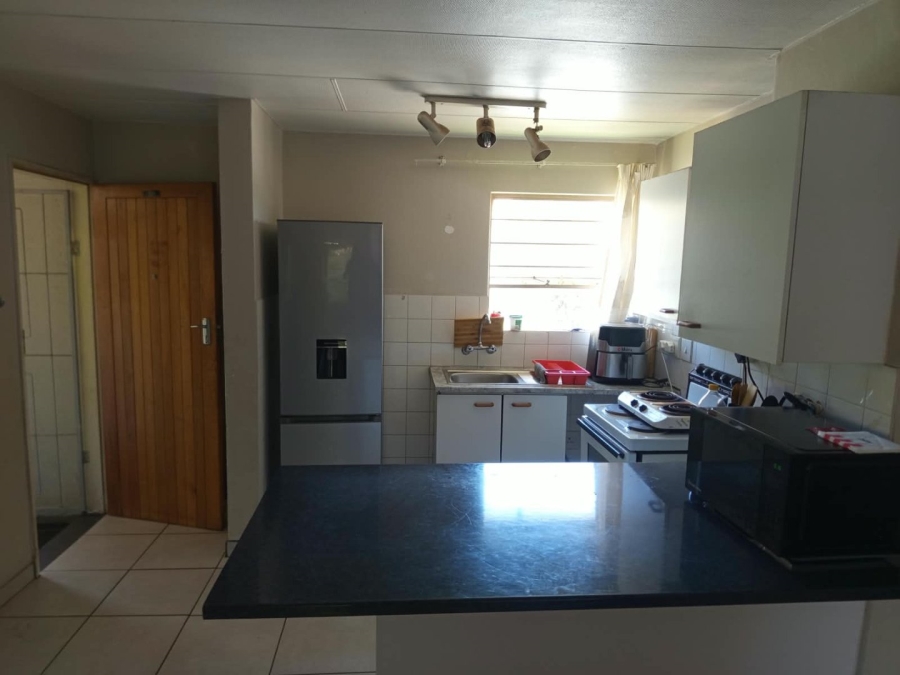 To Let 2 Bedroom Property for Rent in Vorna Valley Gauteng