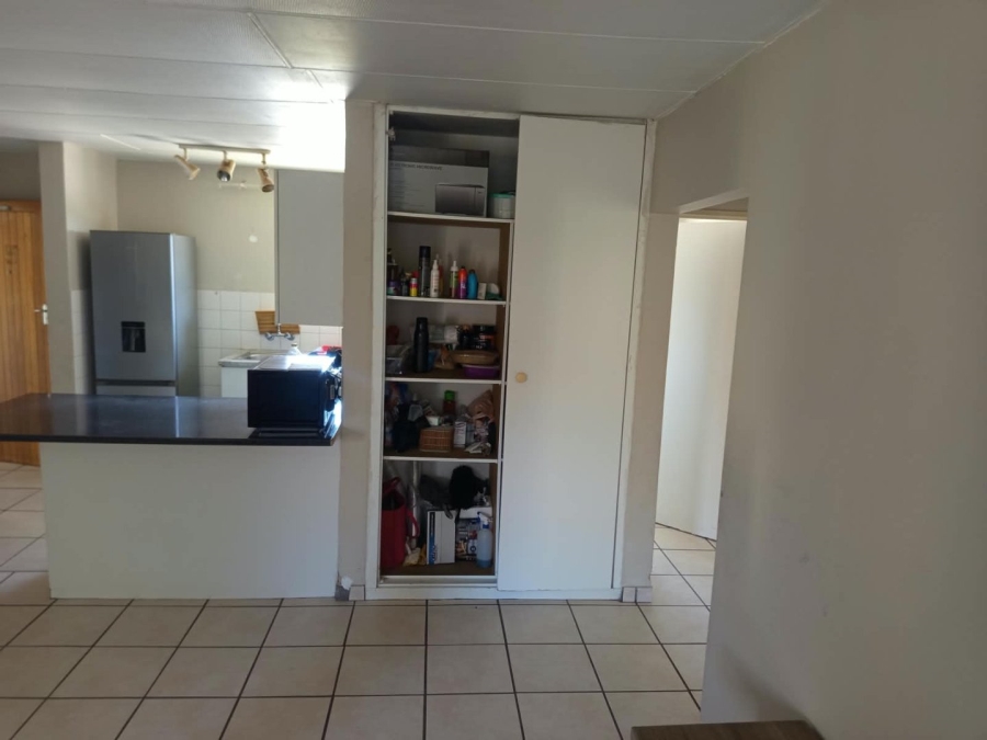 To Let 2 Bedroom Property for Rent in Vorna Valley Gauteng