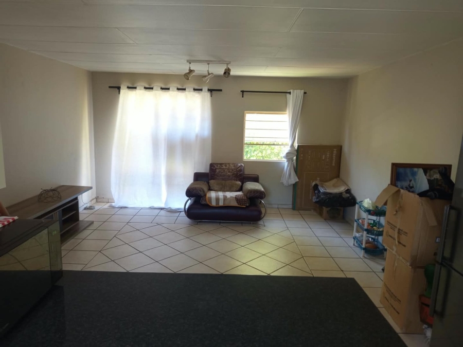 To Let 2 Bedroom Property for Rent in Vorna Valley Gauteng