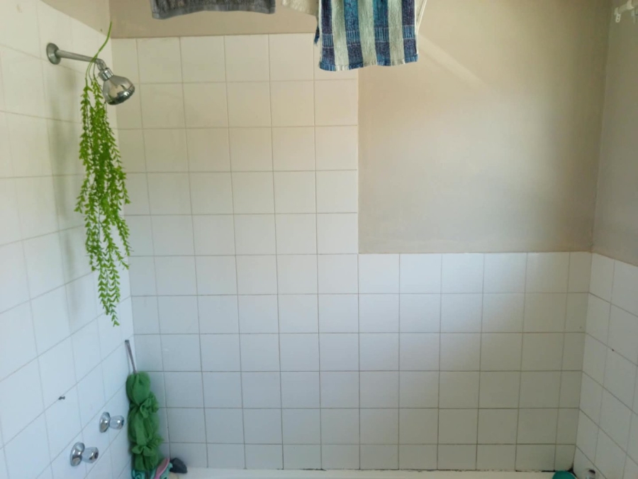 To Let 2 Bedroom Property for Rent in Vorna Valley Gauteng