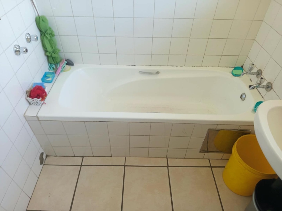 To Let 2 Bedroom Property for Rent in Vorna Valley Gauteng