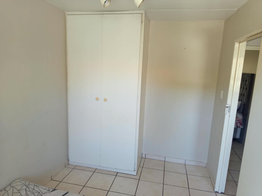 To Let 2 Bedroom Property for Rent in Vorna Valley Gauteng