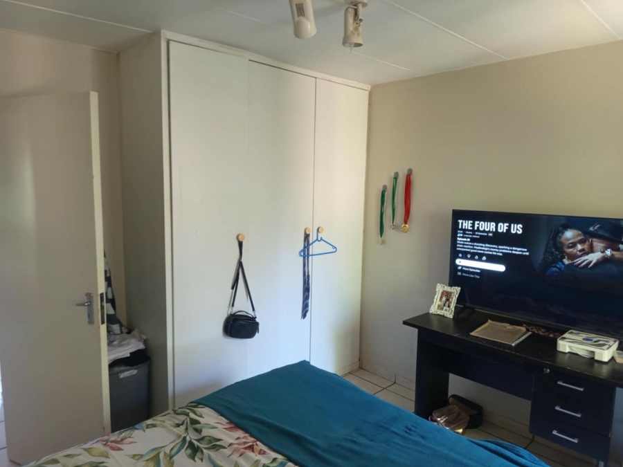 To Let 2 Bedroom Property for Rent in Vorna Valley Gauteng