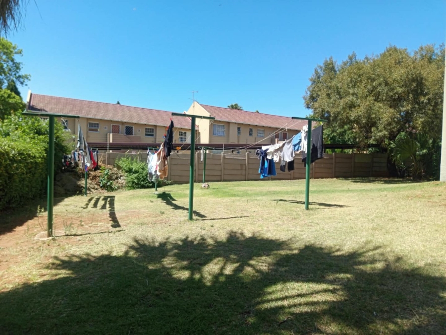 To Let 2 Bedroom Property for Rent in Vorna Valley Gauteng
