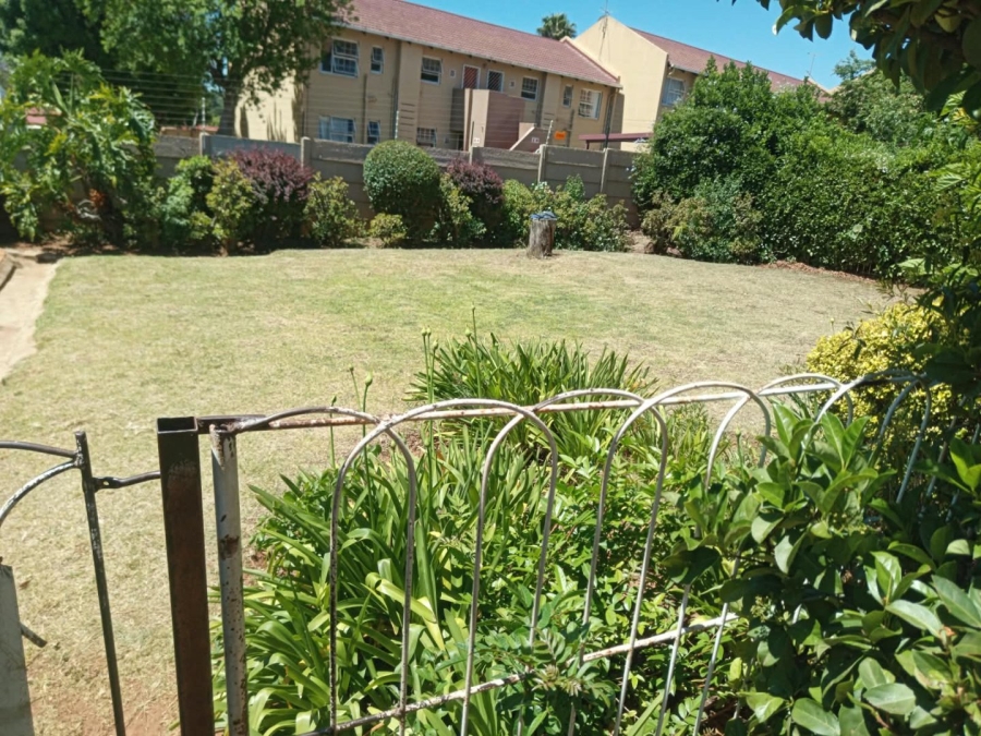 To Let 2 Bedroom Property for Rent in Vorna Valley Gauteng
