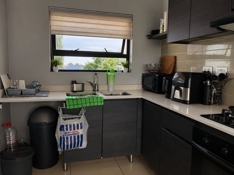 To Let 2 Bedroom Property for Rent in Fourways Gauteng