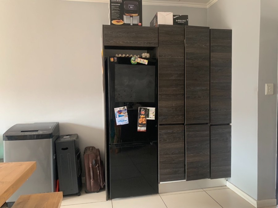 To Let 2 Bedroom Property for Rent in Fourways Gauteng