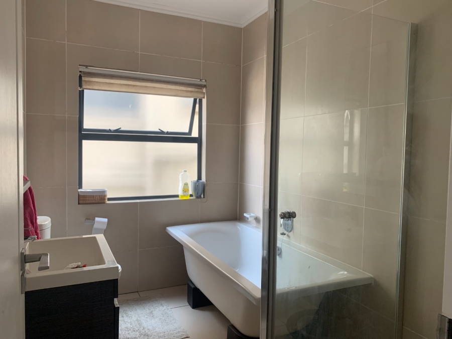 To Let 2 Bedroom Property for Rent in Fourways Gauteng