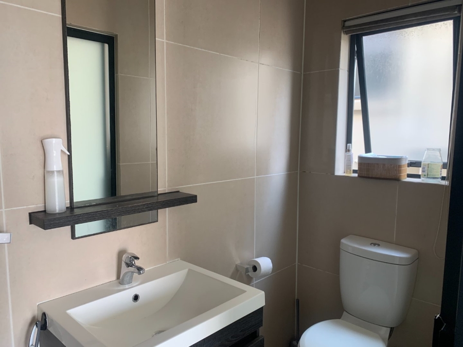 To Let 2 Bedroom Property for Rent in Fourways Gauteng