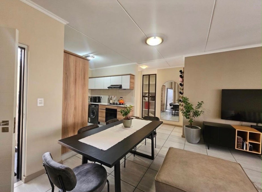 To Let 2 Bedroom Property for Rent in Waterfall Heights Gauteng