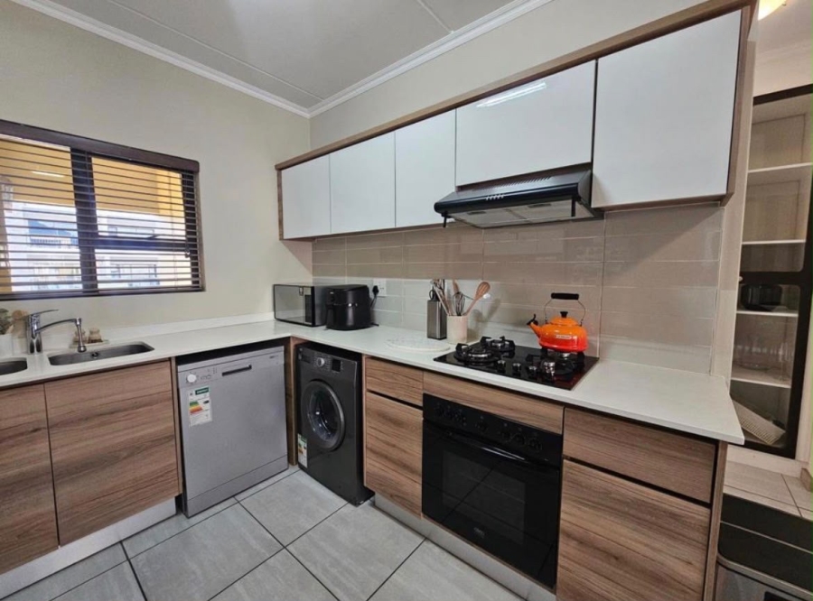 To Let 2 Bedroom Property for Rent in Waterfall Heights Gauteng