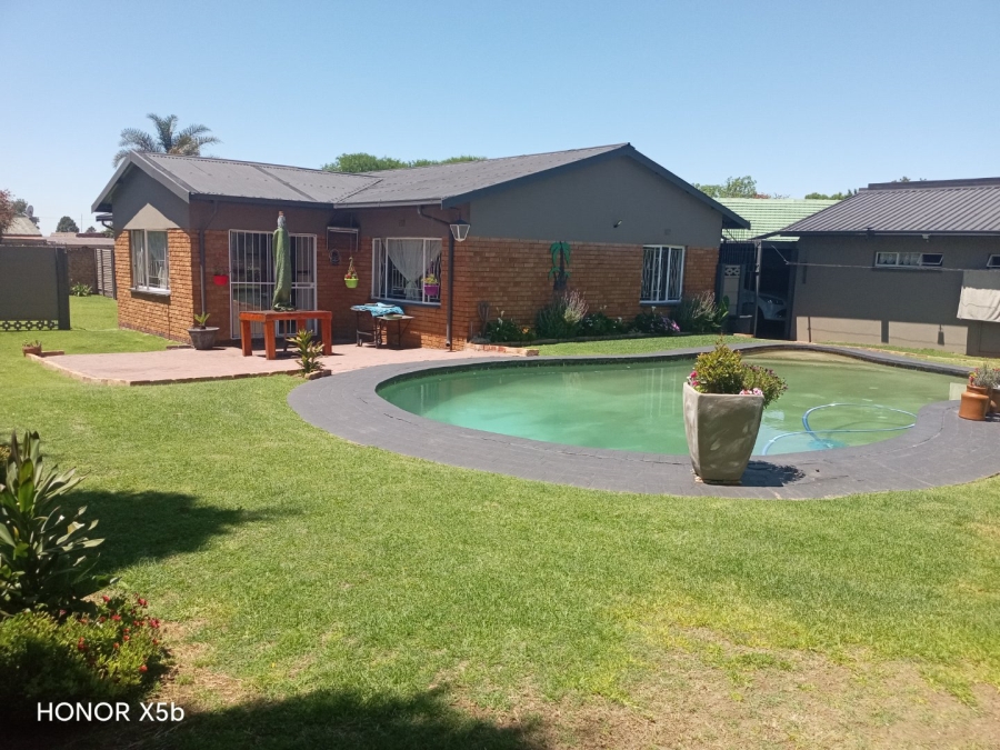4 Bedroom Property for Sale in Van Dyk Park Gauteng