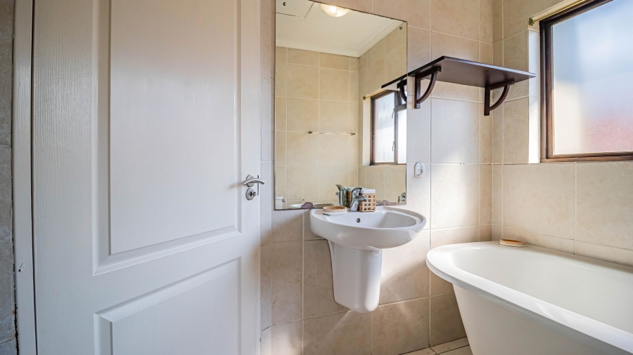 2 Bedroom Property for Sale in Glenvista Gauteng