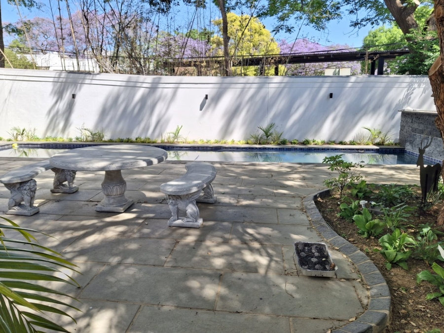 To Let 2 Bedroom Property for Rent in Bryanston Gauteng