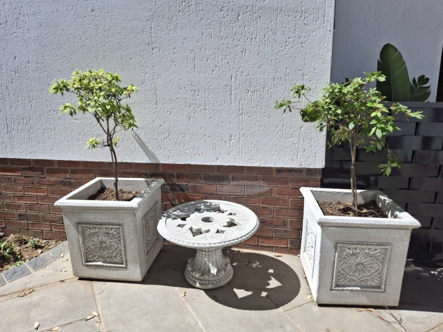 To Let 2 Bedroom Property for Rent in Bryanston Gauteng