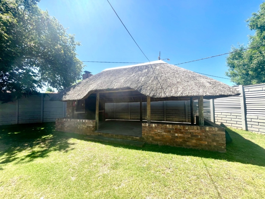 To Let 3 Bedroom Property for Rent in Valhalla Gauteng