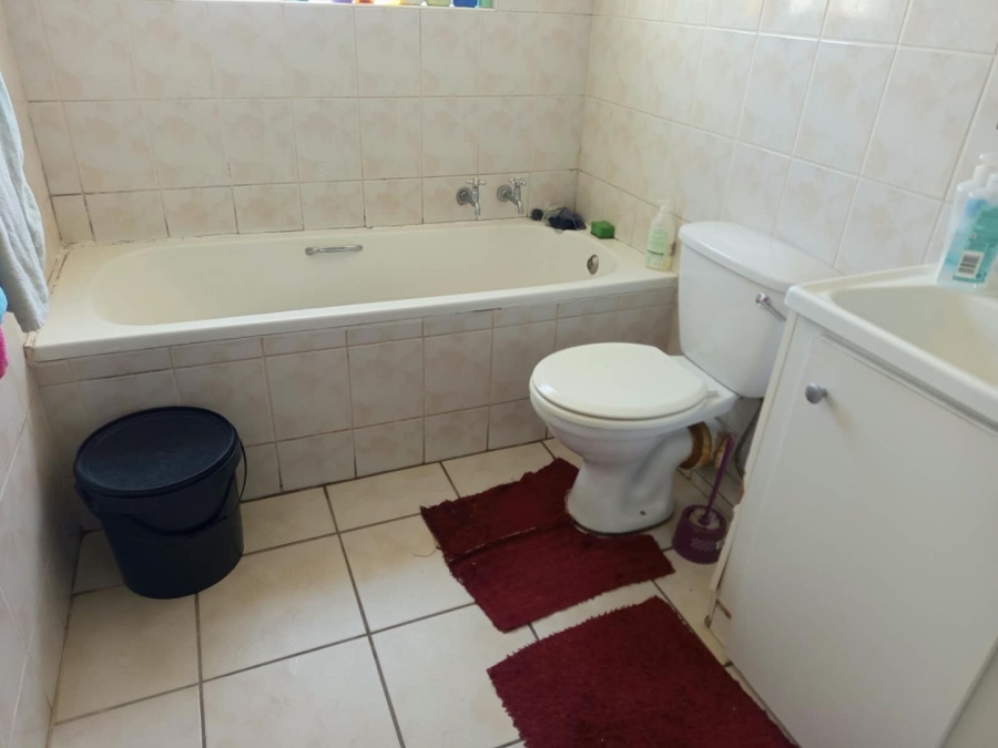 To Let 2 Bedroom Property for Rent in Vorna Valley Gauteng