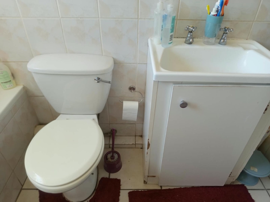 To Let 2 Bedroom Property for Rent in Vorna Valley Gauteng