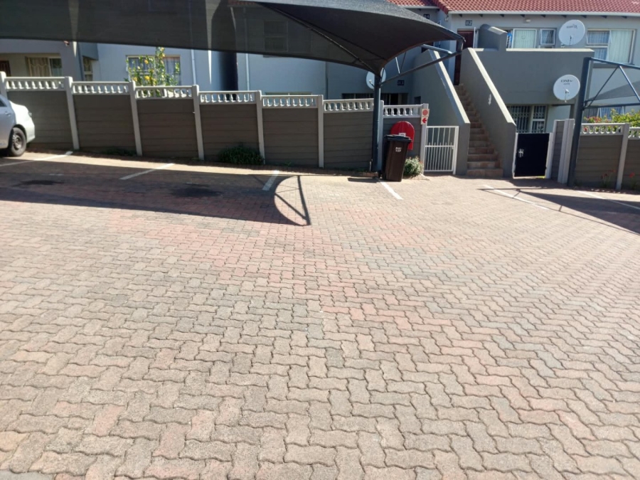 To Let 2 Bedroom Property for Rent in Vorna Valley Gauteng